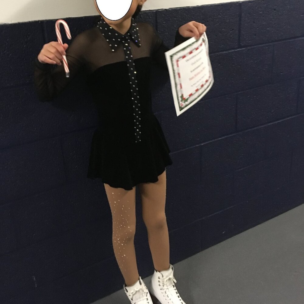 Del Arbour custom black velvet figure skating dress girls size 8 -10